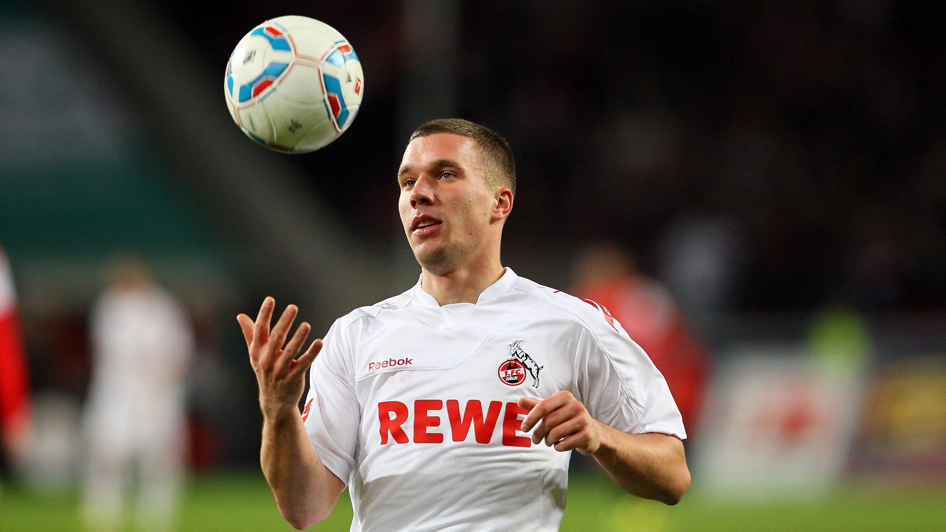 “足球志愿者队伍不断壮大，赛事运行更顺畅”，足球比赛志愿者需要干什么